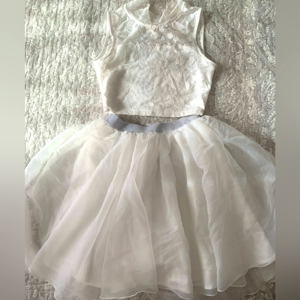 Girls 2-piece skirt/top set. Tween 12-14.